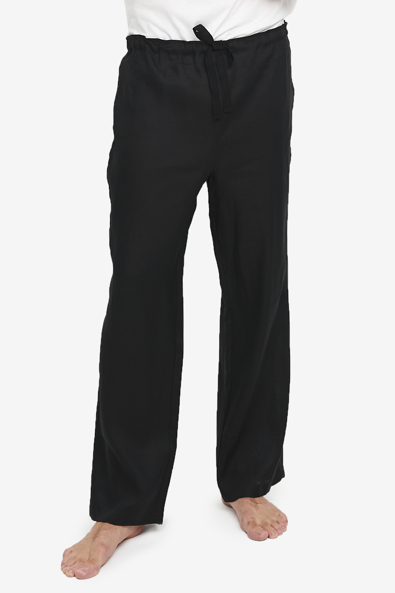Men's pyjama pant in black linen. Drawstring and elastic waist, wide leg.