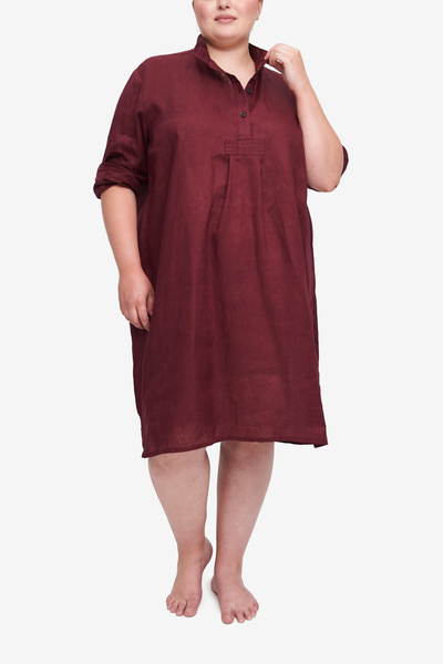 Plus long size sleep shirt, fits XL to 3XL. hits below the knee with long sleeves and a three quarter placket. Beautiful 100% linen in a deep burgundy.
